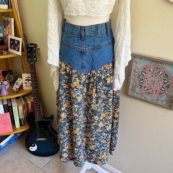 denim floral maxi skirt 👩🏽🌾 - Picture 5 of 6